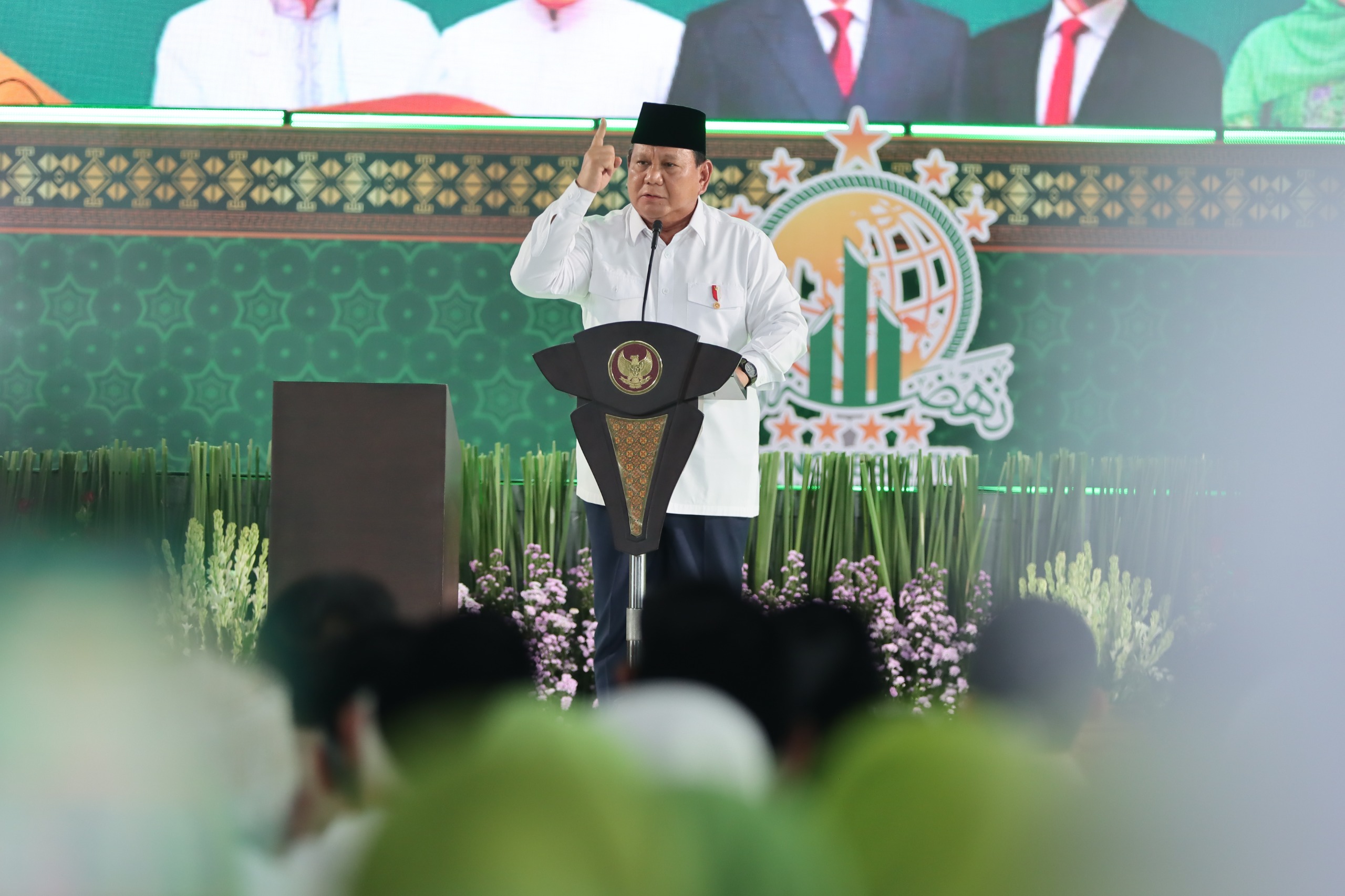 Presiden Prabowo saat menyampaikan sambutannya dalam pembukaan Kongres XVIII Muslimat NU, di Jatim Expo, Surabaya, Senin (10/2/2025). Foto : Rafly / JNR