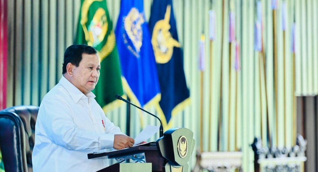 Presiden Prabowo Subianto memberikan pengarahan kepada para Komandan Satuan (Dansat) TNI di Istana Kepresidenan Bogor, Jawa Barat, pada Jumat, 7 Februari 2025. Foto: BPMI Setpres/Laily Rachev.