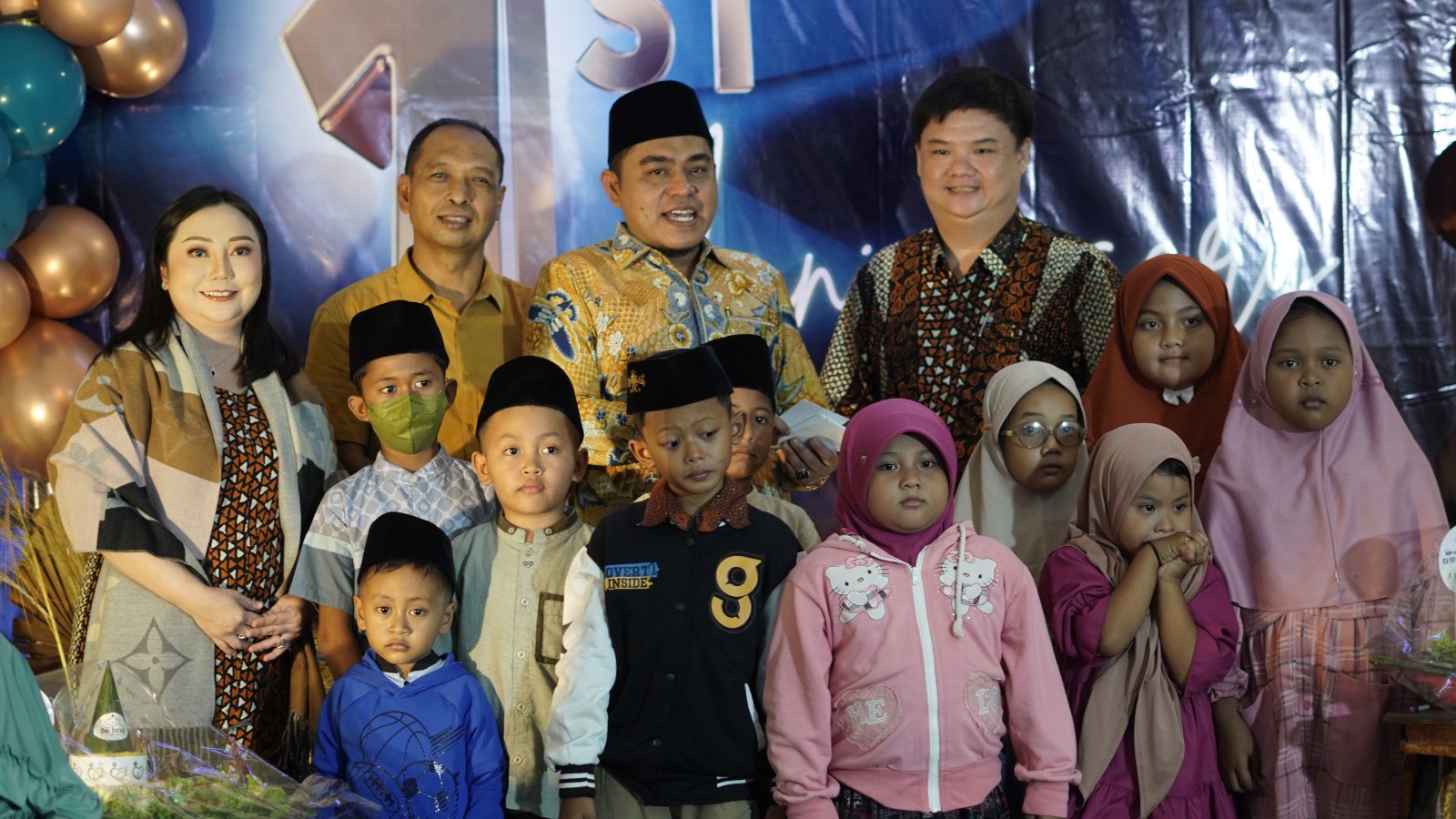 RSIA Puri Bunda Madura merayakan hari ulang tahun yang pertama dengan berbagi dengan kaum duafa dan anak yatim.