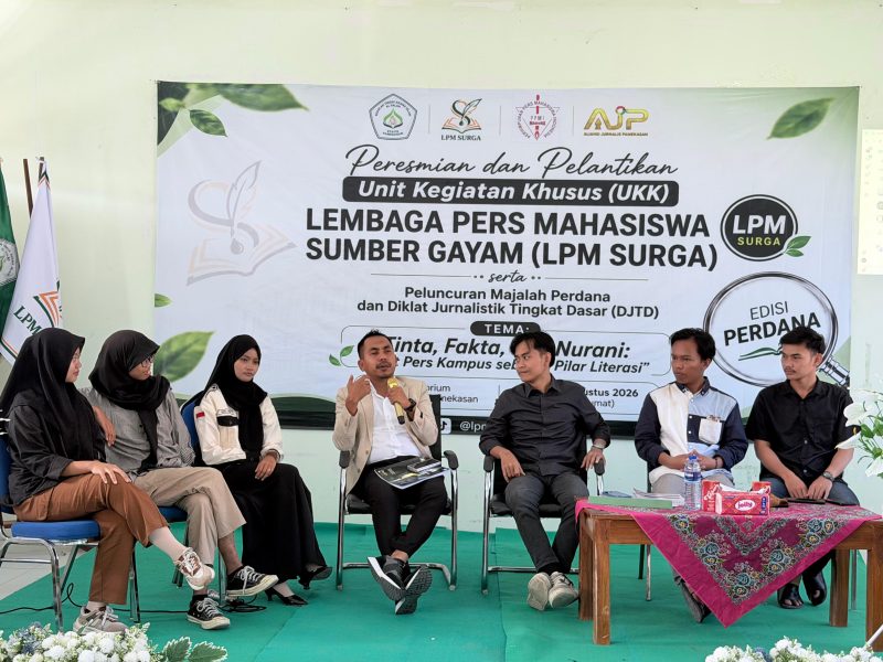 Sejumlah pimpinan dan perwakilan LPM se-Madura bersama Ketua AJP M. Khairul Umam saat mengikuti sesi pemaparan materi jurnalistik di STAIFA Pamekasan, Rabu (5/8/2026). (Ist)
