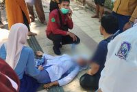 Salah satu siswa yang tumbang usai gerak jalan (madurakita.id). 