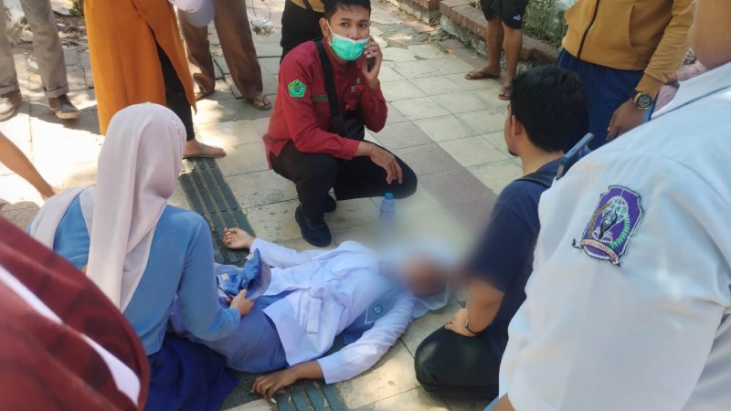 Salah satu siswa yang tumbang usai gerak jalan (madurakita.id). 